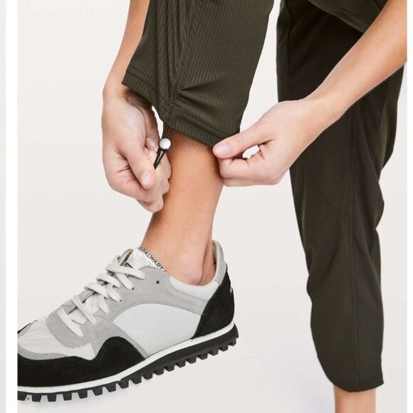Lululemon Dance Studio Crop Joggers Sweatpants 25" - Dark Olive - Size 4 - Picture 16 of 16